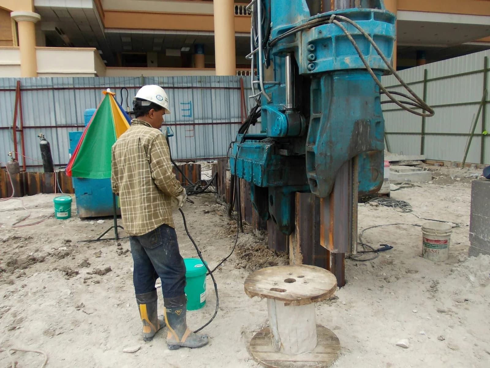 Rigging Machinery: The Challenge of Moving and Installing Outdated vs. Modern Equipment